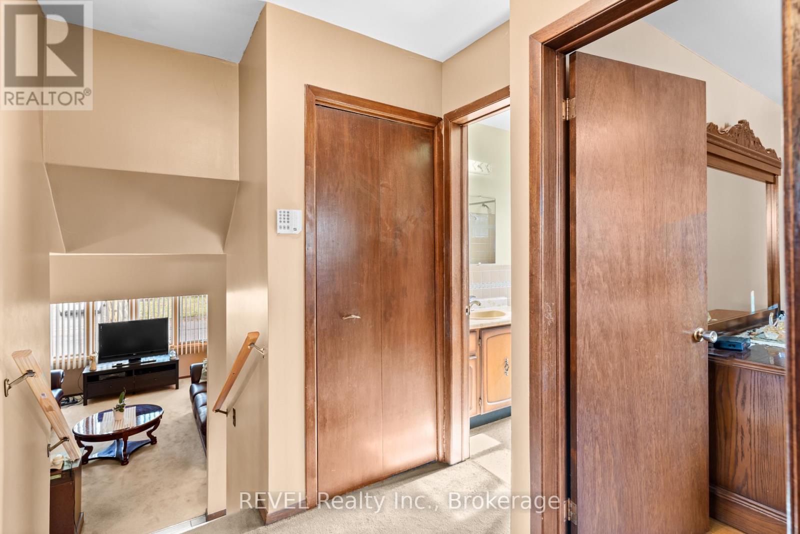 6256 Johnson Drive, Niagara Falls (Church's Lane), Ontario  L2J 3J5 - Photo 11 - X12440484