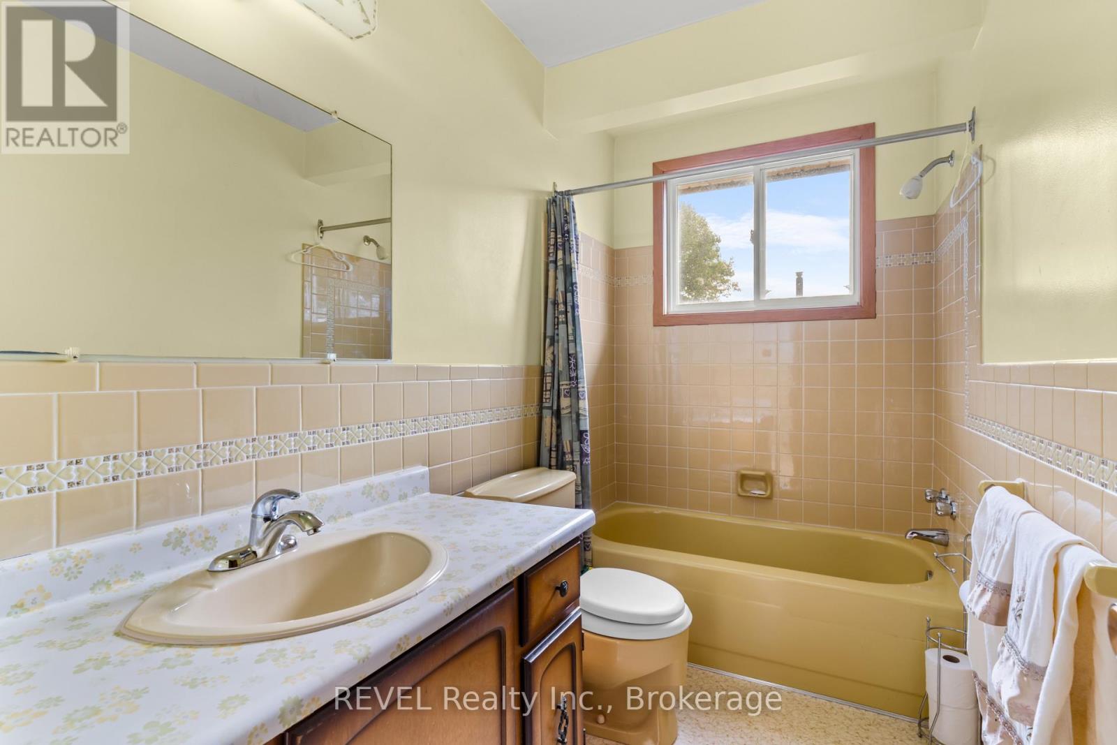 6256 Johnson Drive, Niagara Falls (Church's Lane), Ontario  L2J 3J5 - Photo 15 - X12440484