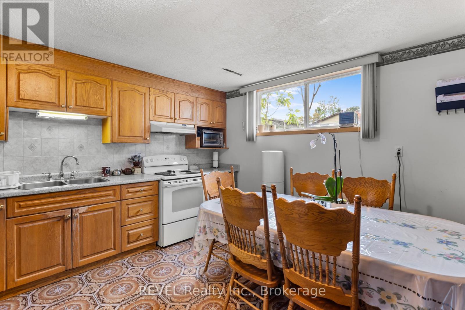 6256 Johnson Drive, Niagara Falls (Church's Lane), Ontario  L2J 3J5 - Photo 17 - X12440484