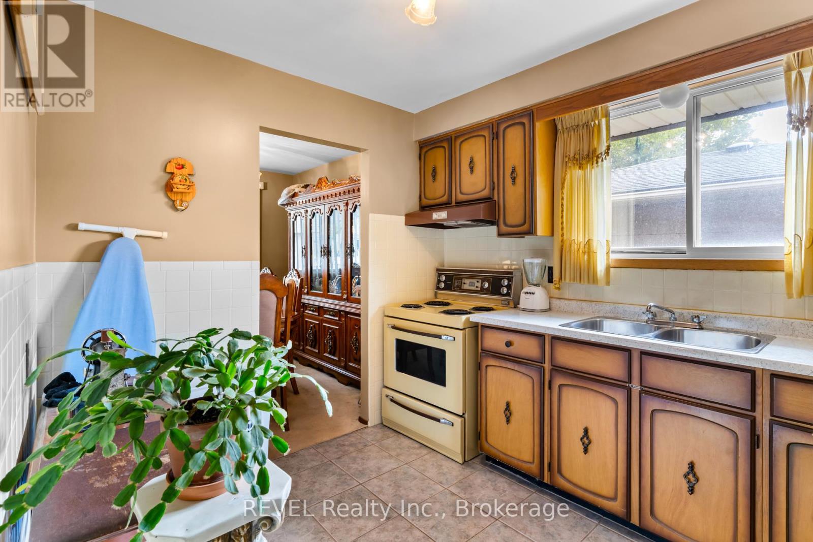 6256 Johnson Drive, Niagara Falls (Church's Lane), Ontario  L2J 3J5 - Photo 8 - X12440484