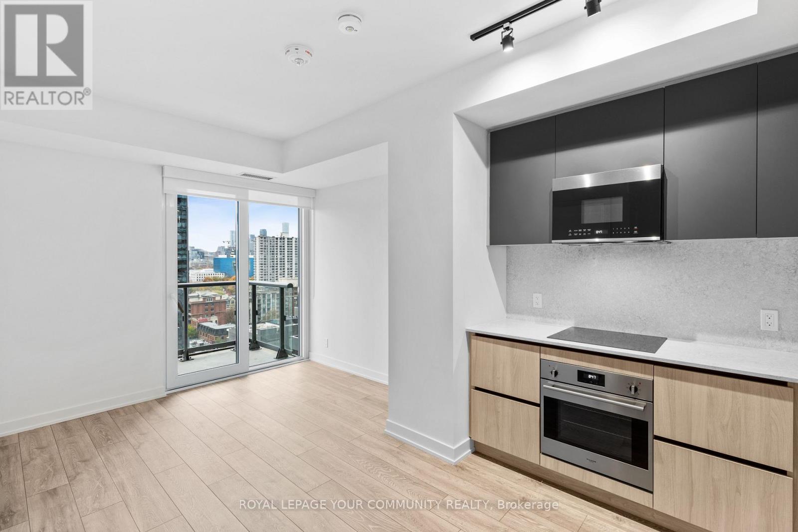 1625 - 108 Peter St Street, Toronto, Ontario  M5V 0W2 - Photo 2 - C12440332