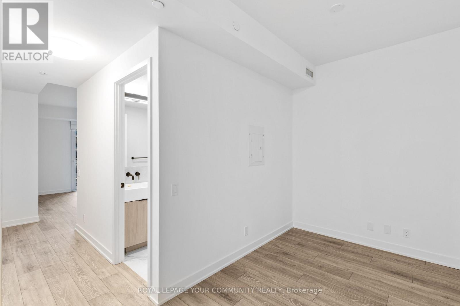 1625 - 108 Peter St Street, Toronto, Ontario  M5V 0W2 - Photo 4 - C12440332