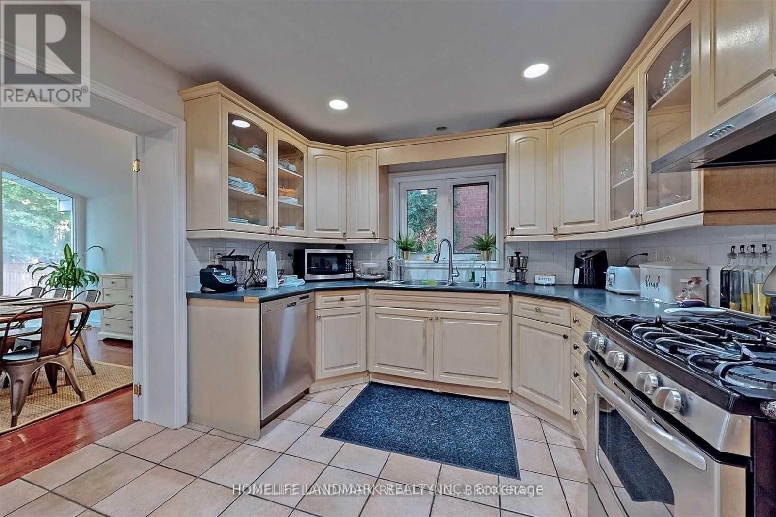 169 Highgate Avenue, Toronto, Ontario  M2N 5G9 - Photo 9 - C12440394