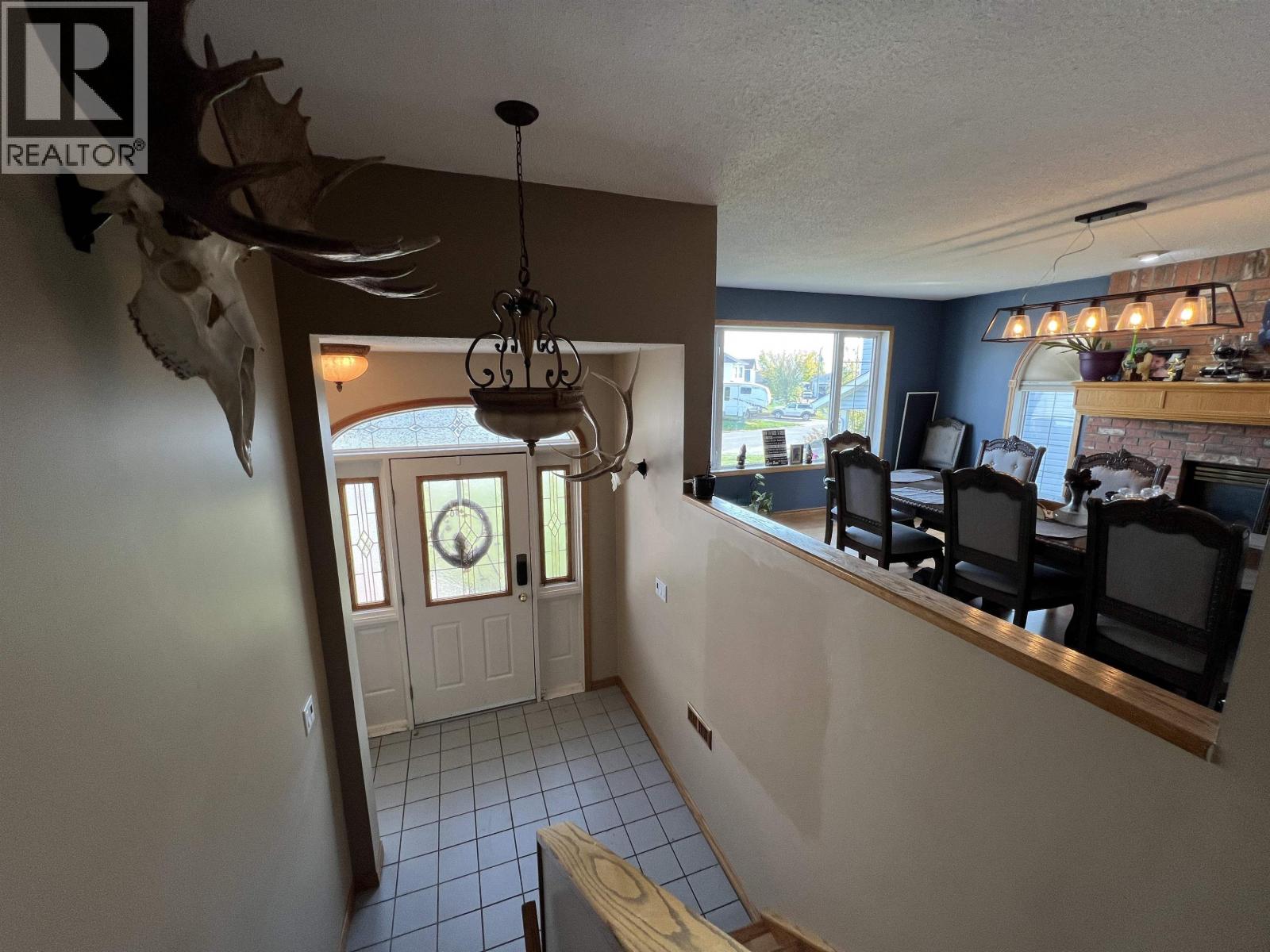 5551 Maxhamish Crescent, Fort Nelson, British Columbia  V0C 1R0 - Photo 2 - R3054484