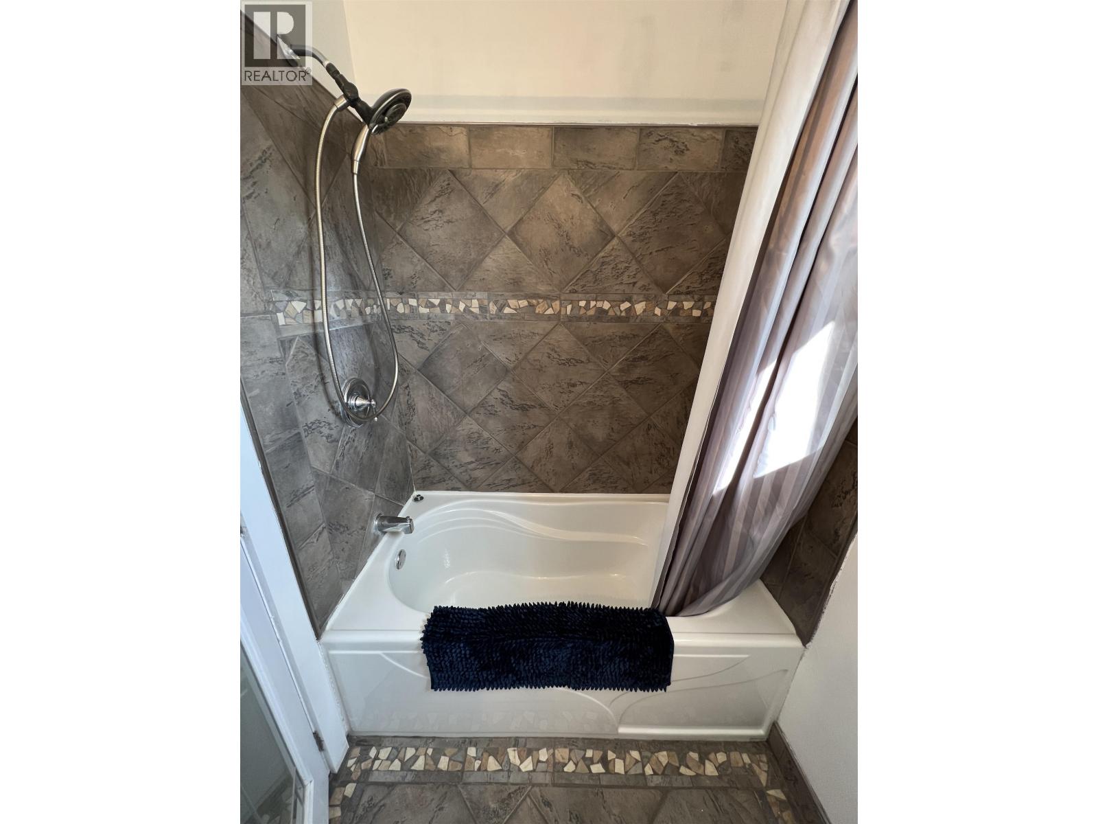 5228 40th Street, Fort Nelson, British Columbia  V0C 1R0 - Photo 23 - R3054485