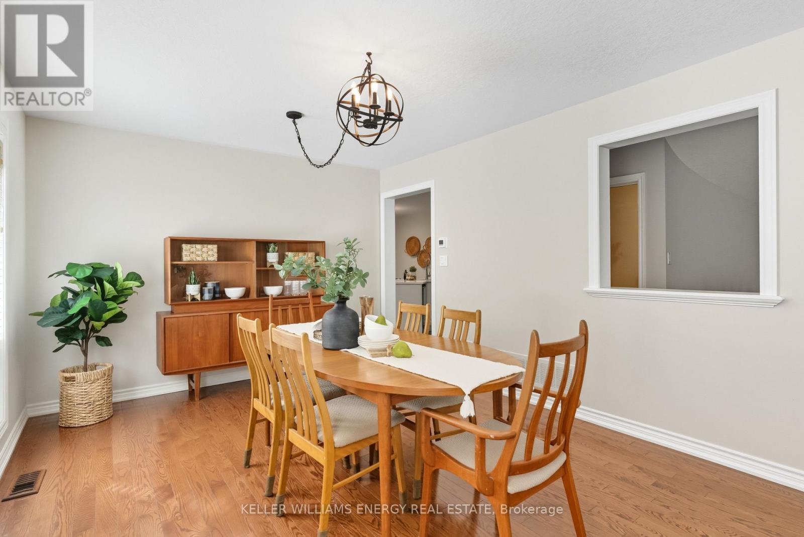 47 Scepter Place, Whitby, Ontario  L1R 3A8 - Photo 4 - E12440532