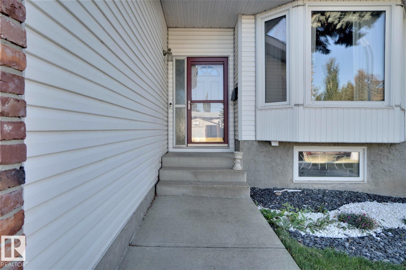 4239 29 Av Nw, Edmonton, Alberta  T6L 5K3 - Photo 3 - E4460422