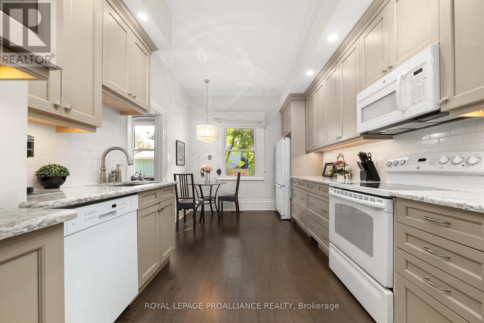 103 Bridge Street, Prince Edward County (Picton Ward), Ontario  K0K 2T0 - Photo 17 - X12440538