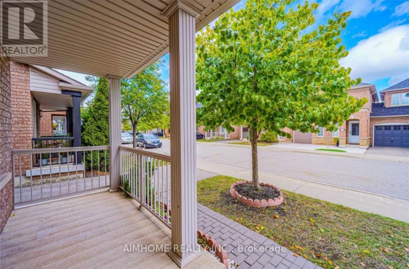 2394 Emerson Drive, Burlington, Ontario  L7L 7M4 - Photo 2 - W12318825