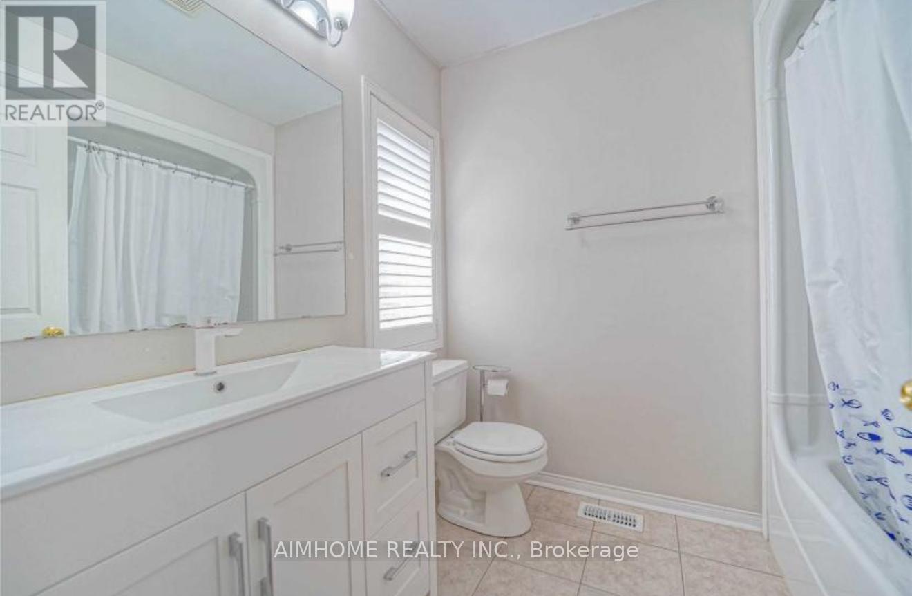 2394 Emerson Drive, Burlington, Ontario  L7L 7M4 - Photo 8 - W12318825