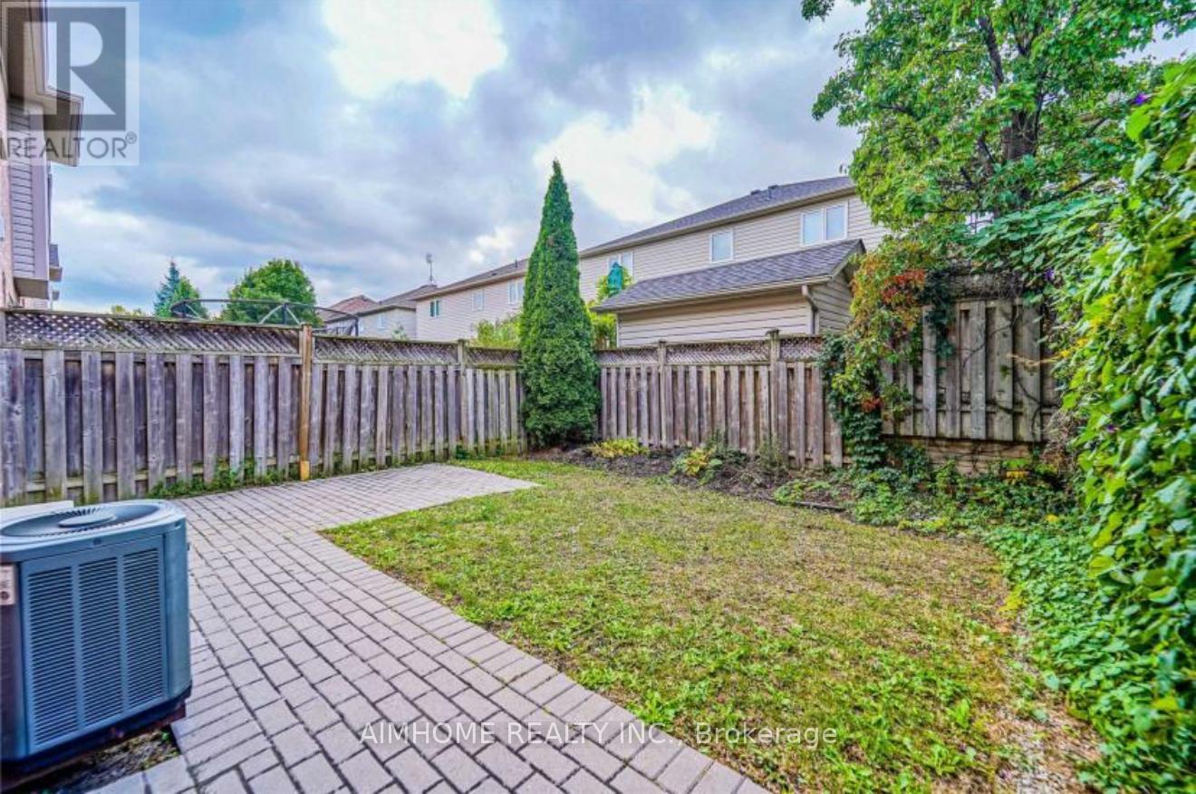 2394 Emerson Drive, Burlington, Ontario  L7L 7M4 - Photo 13 - W12318825