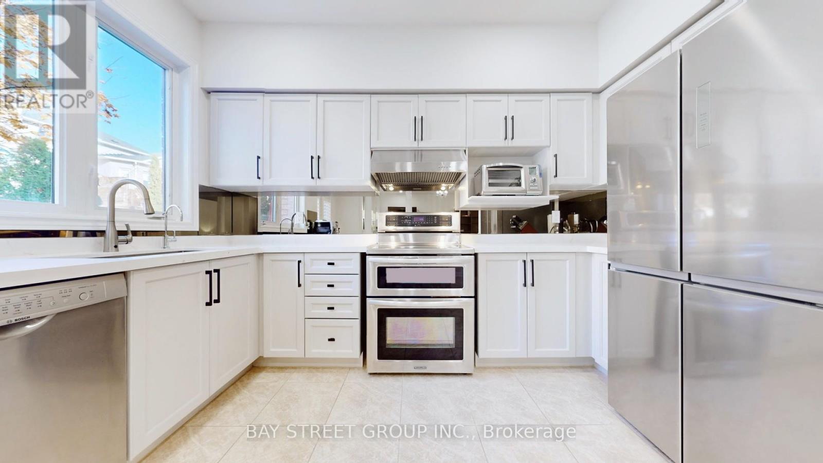 115 Colesbrook Road, Richmond Hill, Ontario  L4S 2G3 - Photo 13 - N12440326