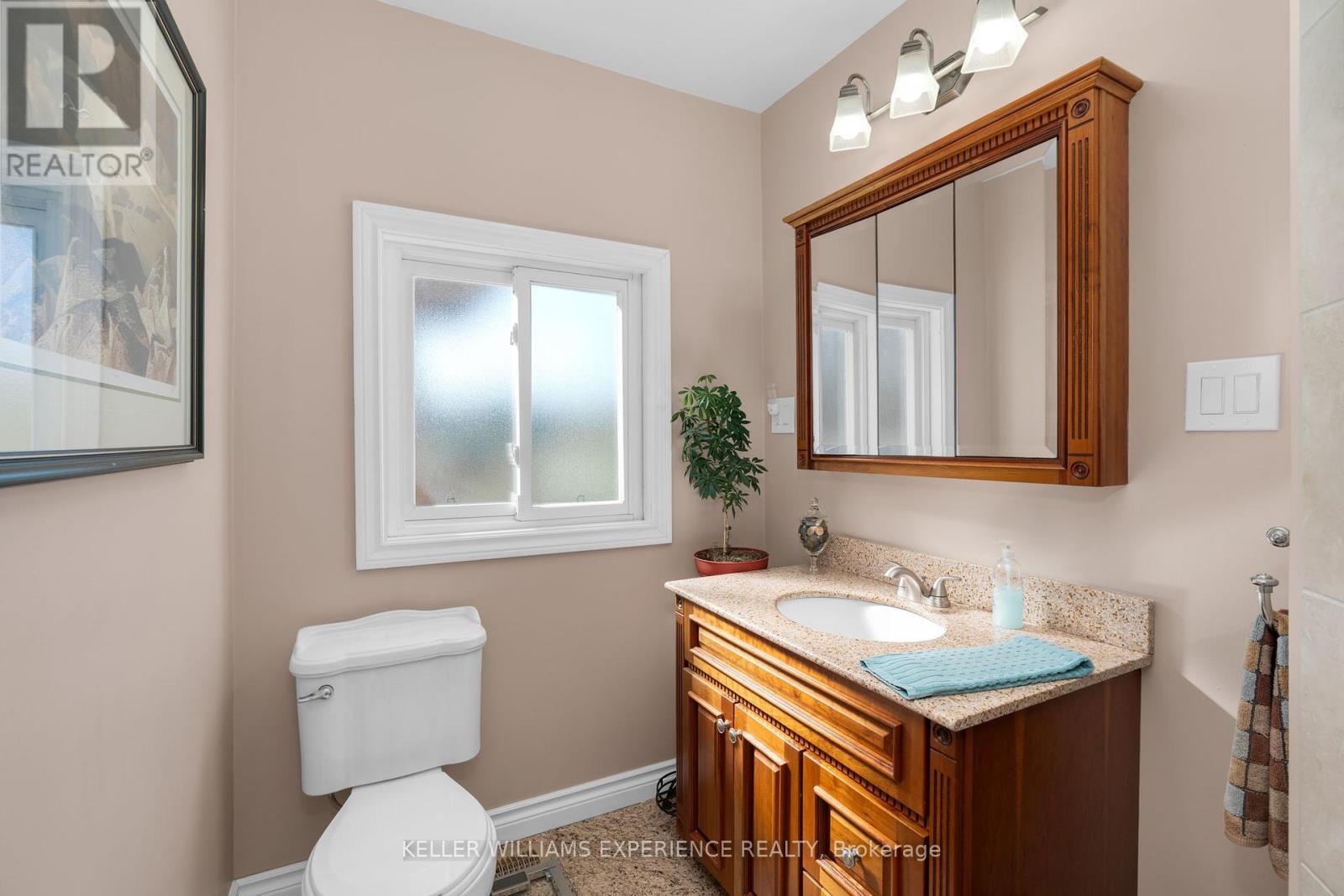 228 Bayshore Road, Innisfil, Ontario  L0L 1K0 - Photo 6 - N12440348