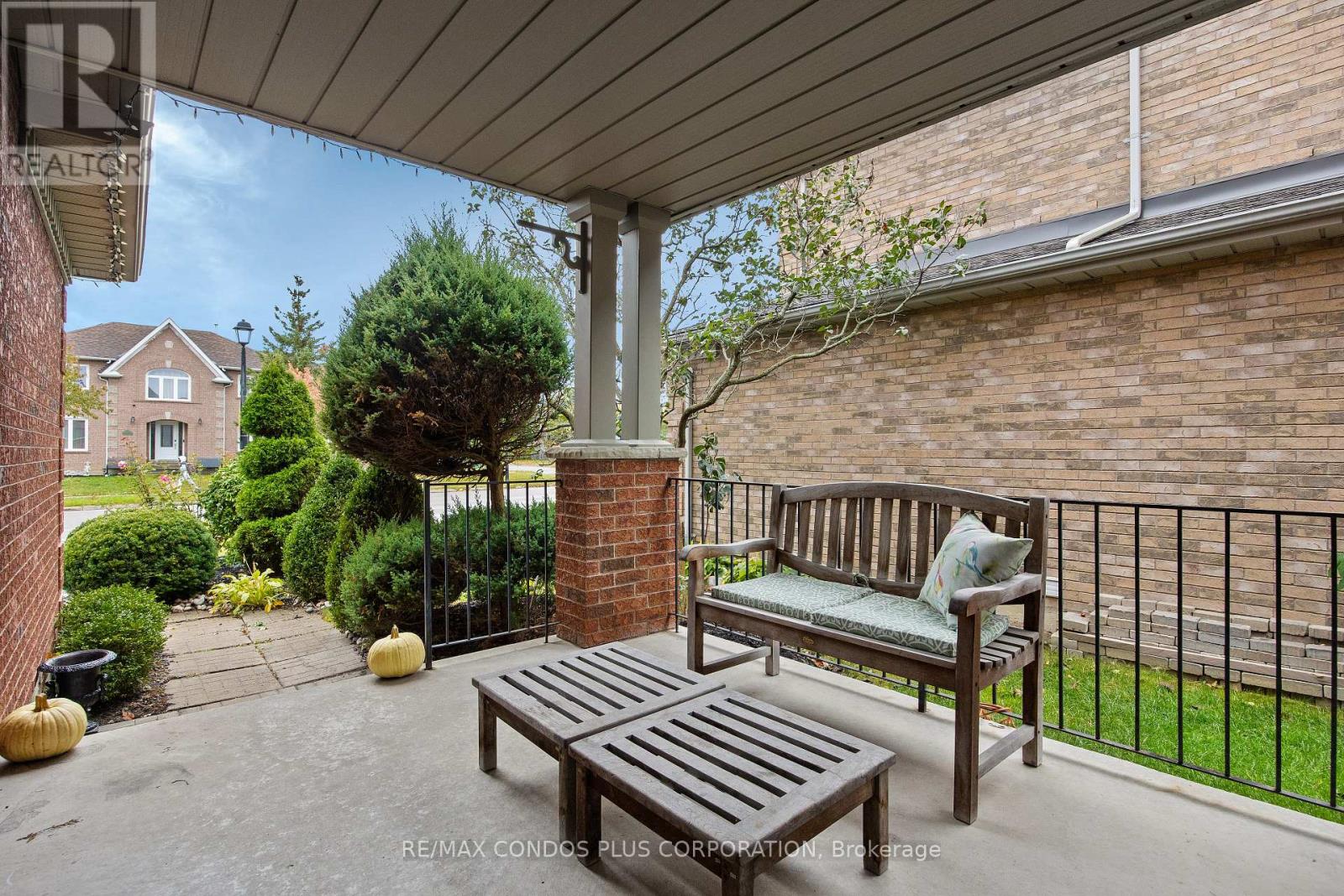317 Clearmeadow Boulevard, Newmarket, Ontario  L3X 2C6 - Photo 2 - N12440367