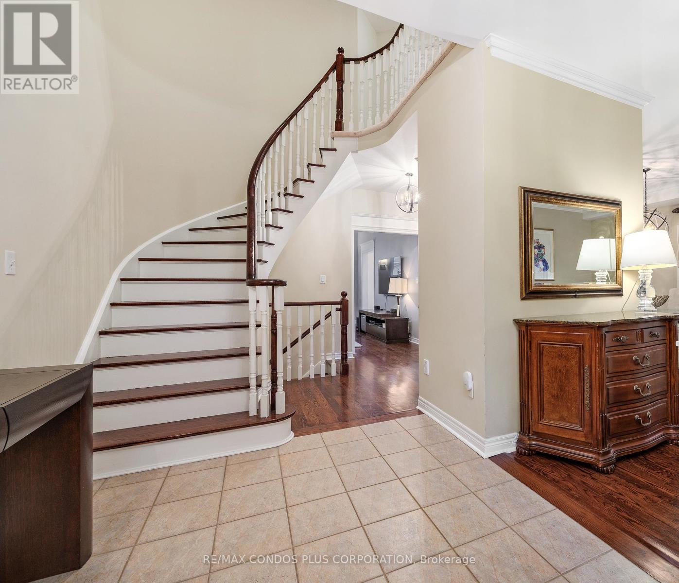 317 Clearmeadow Boulevard, Newmarket, Ontario  L3X 2C6 - Photo 5 - N12440367