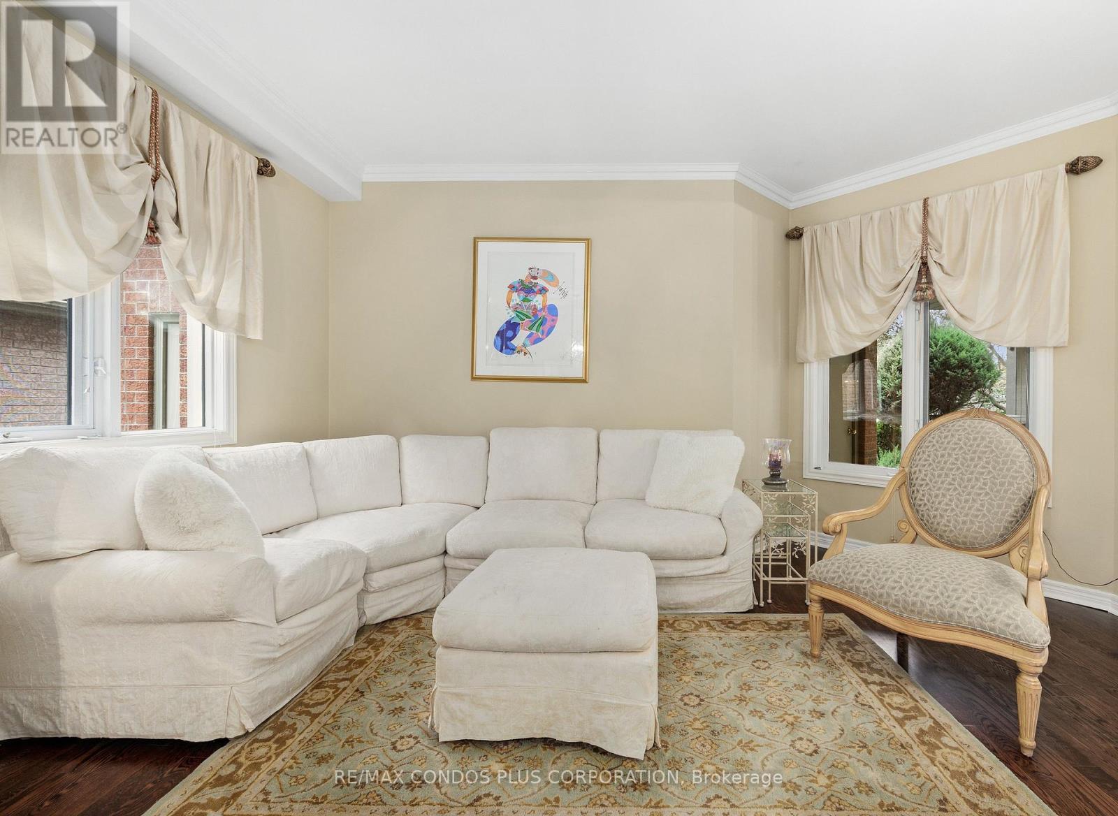 317 Clearmeadow Boulevard, Newmarket, Ontario  L3X 2C6 - Photo 6 - N12440367