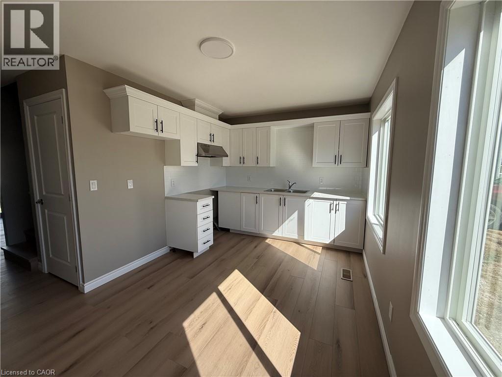 9 Crosier Street, Delhi, Ontario  N4B 1C6 - Photo 2 - 40775613