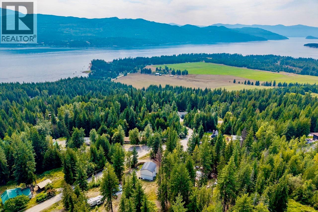 2731 Fairview Road, Anglemont, British Columbia  V0E 1M8 - Photo 37 - 10360837