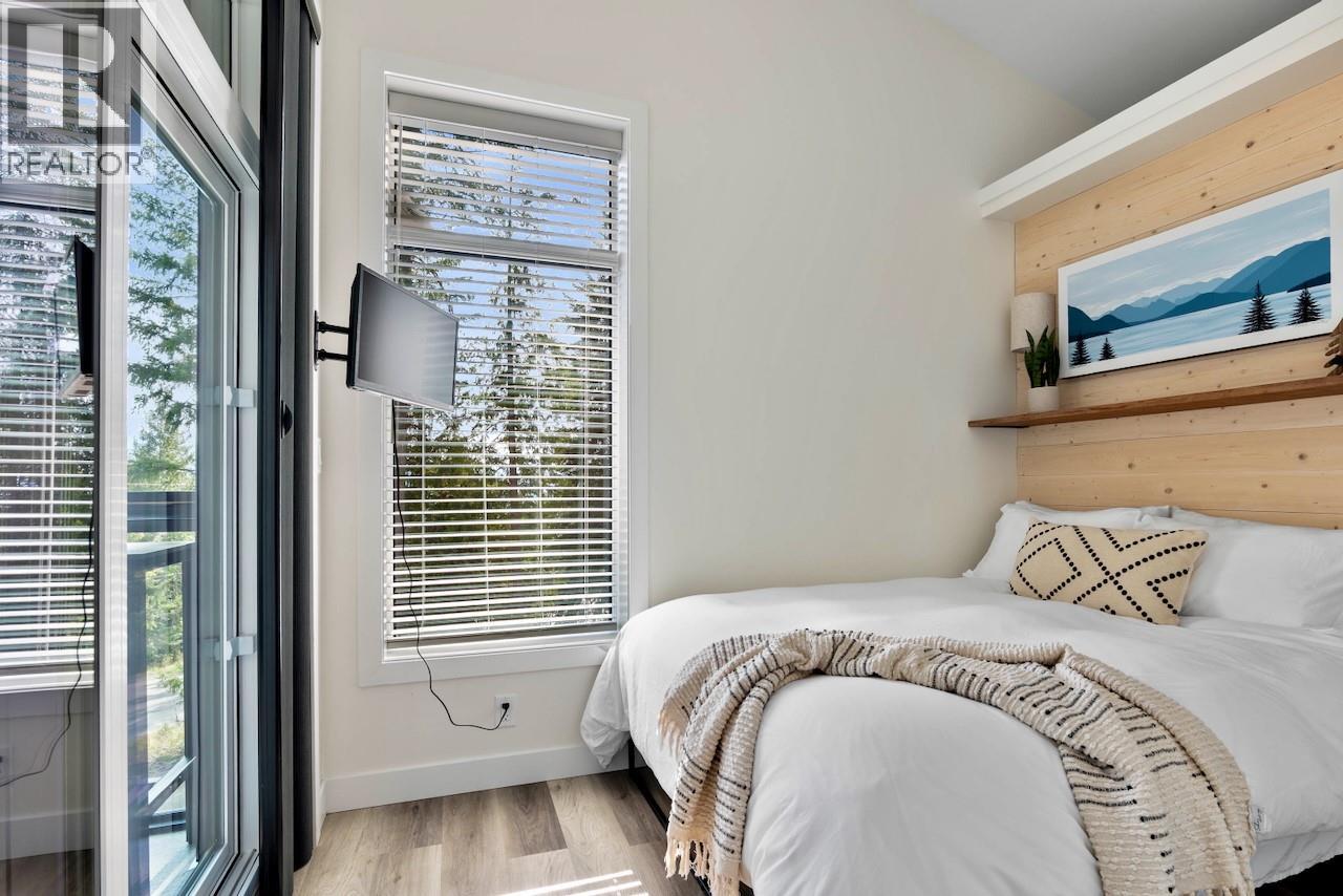 2731 Fairview Road, Anglemont, British Columbia  V0E 1M8 - Photo 15 - 10360837