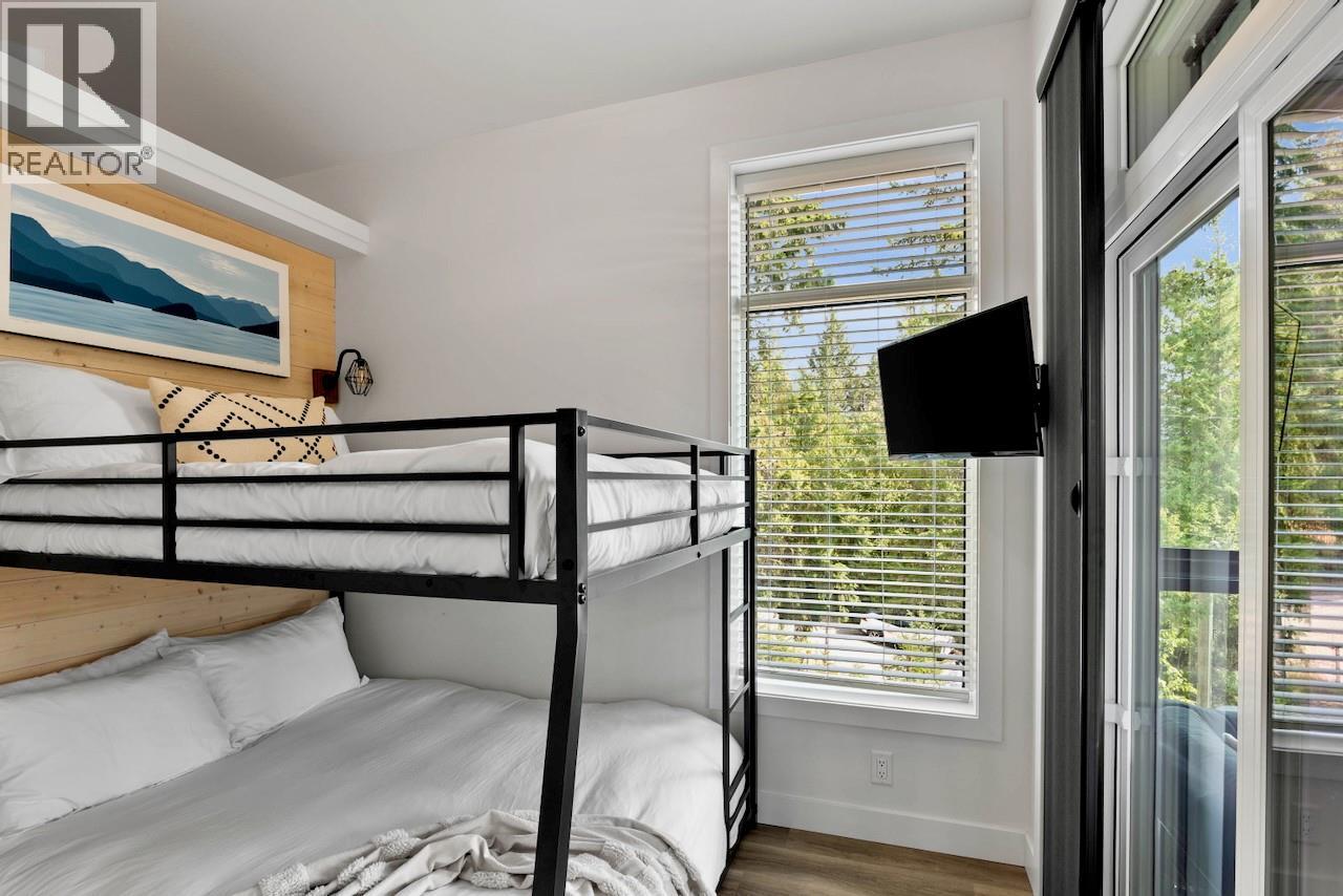 2731 Fairview Road, Anglemont, British Columbia  V0E 1M8 - Photo 19 - 10360837