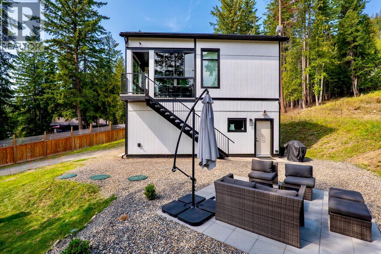 2731 Fairview Road, Anglemont, British Columbia  V0E 1M8 - Photo 5 - 10360837