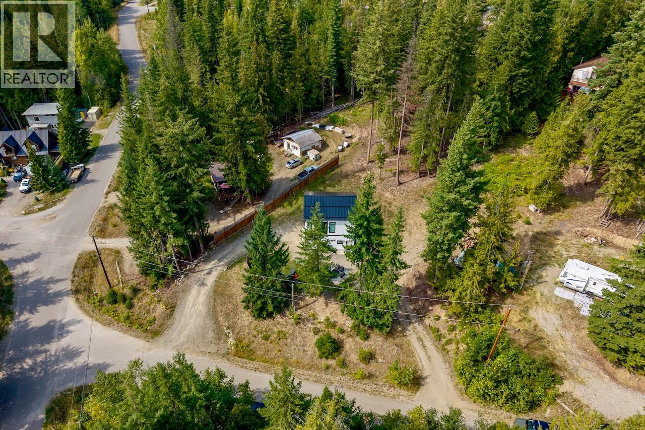 2731 Fairview Road, Anglemont, British Columbia  V0E 1M8 - Photo 33 - 10360837