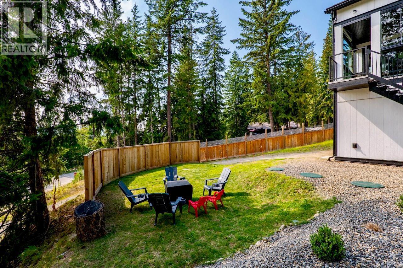 2731 Fairview Road, Anglemont, British Columbia  V0E 1M8 - Photo 28 - 10360837