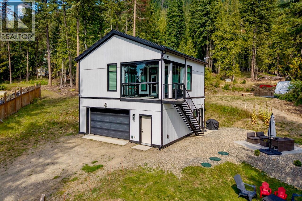 2731 Fairview Road, Anglemont, British Columbia  V0E 1M8 - Photo 7 - 10360837
