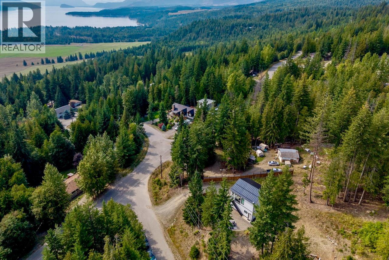 2731 Fairview Road, Anglemont, British Columbia  V0E 1M8 - Photo 34 - 10360837
