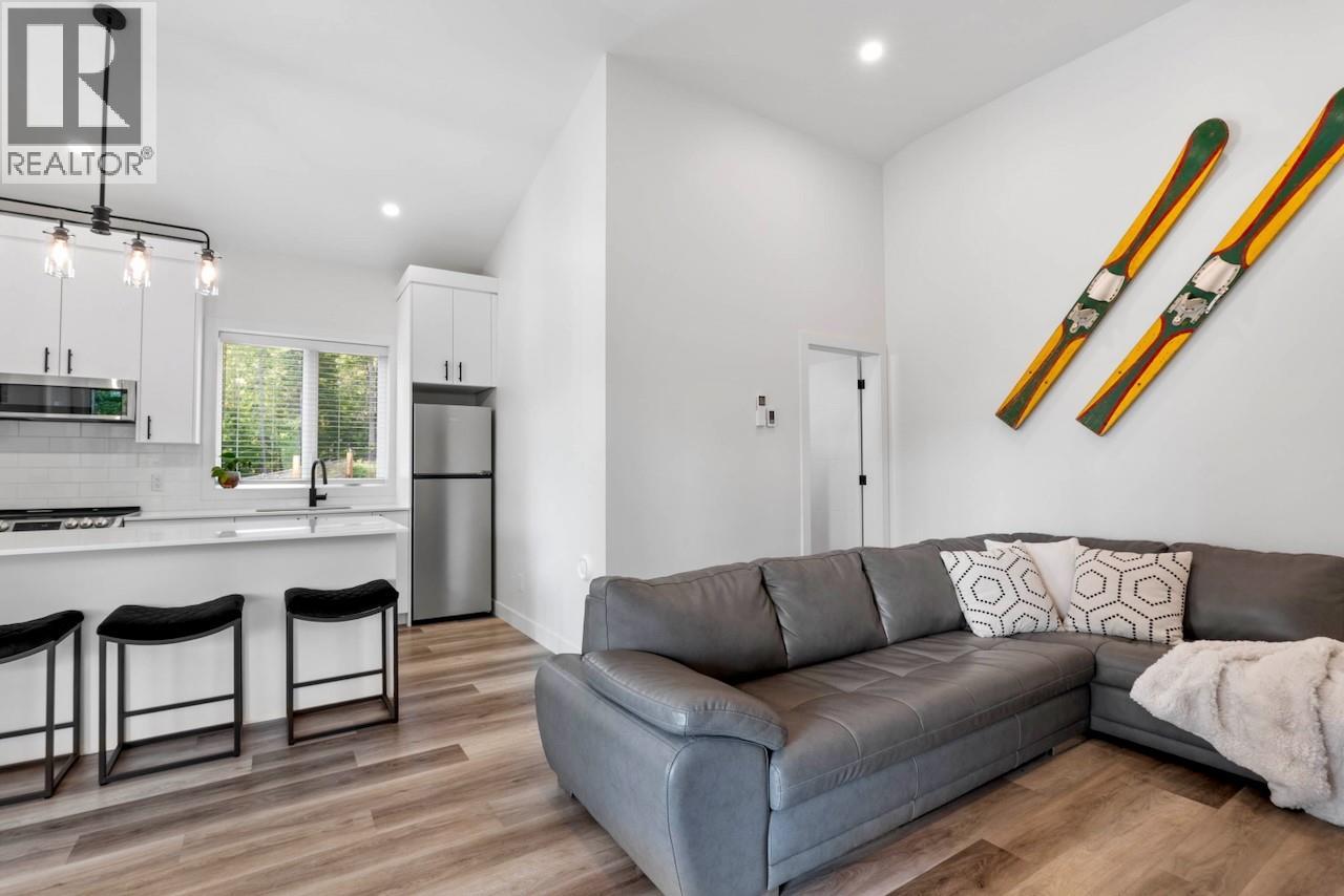 2731 Fairview Road, Anglemont, British Columbia
