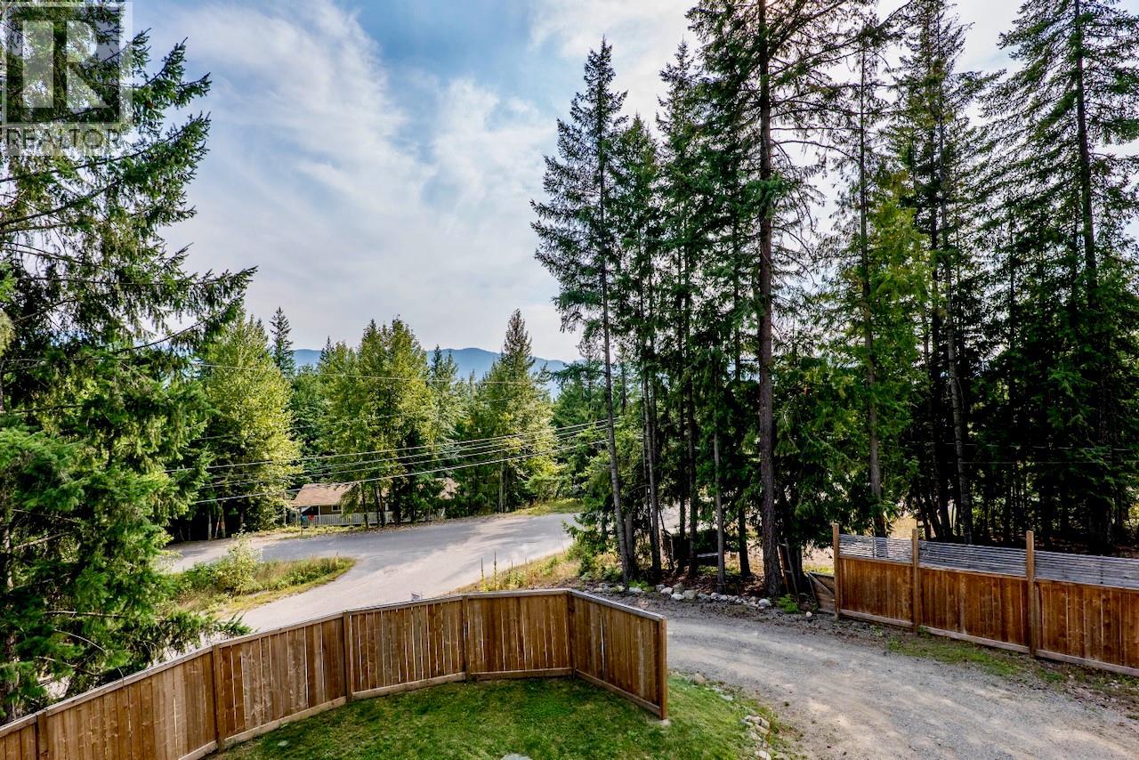 2731 Fairview Road, Anglemont, British Columbia  V0E 1M8 - Photo 30 - 10360837