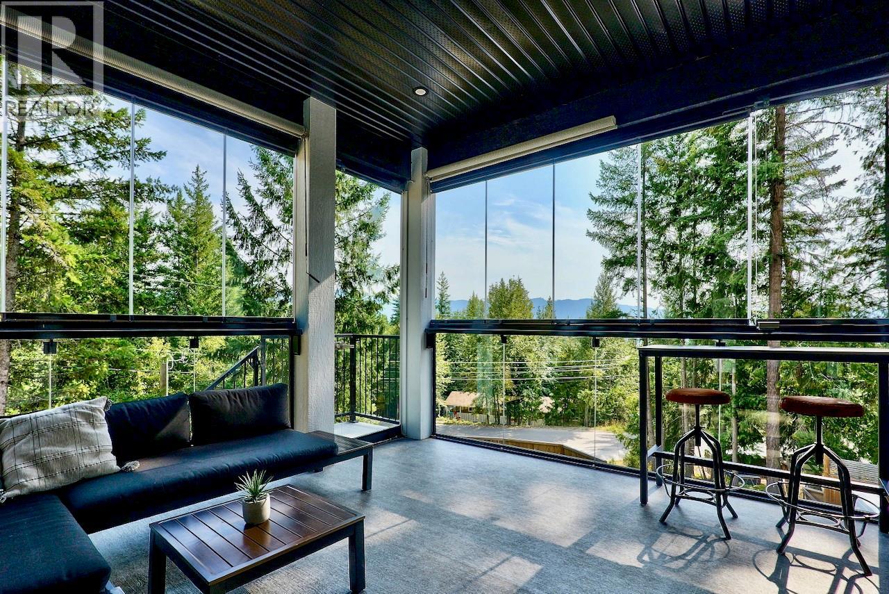 2731 Fairview Road, Anglemont, British Columbia  V0E 1M8 - Photo 4 - 10360837