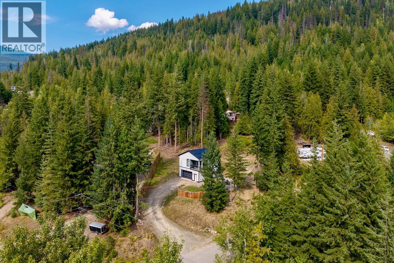 2731 Fairview Road, Anglemont, British Columbia  V0E 1M8 - Photo 42 - 10360837
