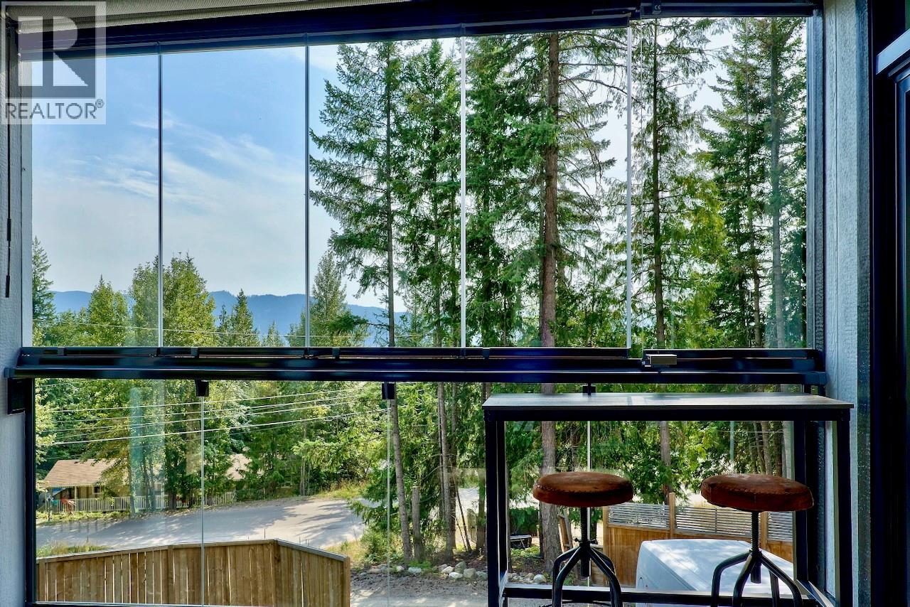 2731 Fairview Road, Anglemont, British Columbia  V0E 1M8 - Photo 9 - 10360837