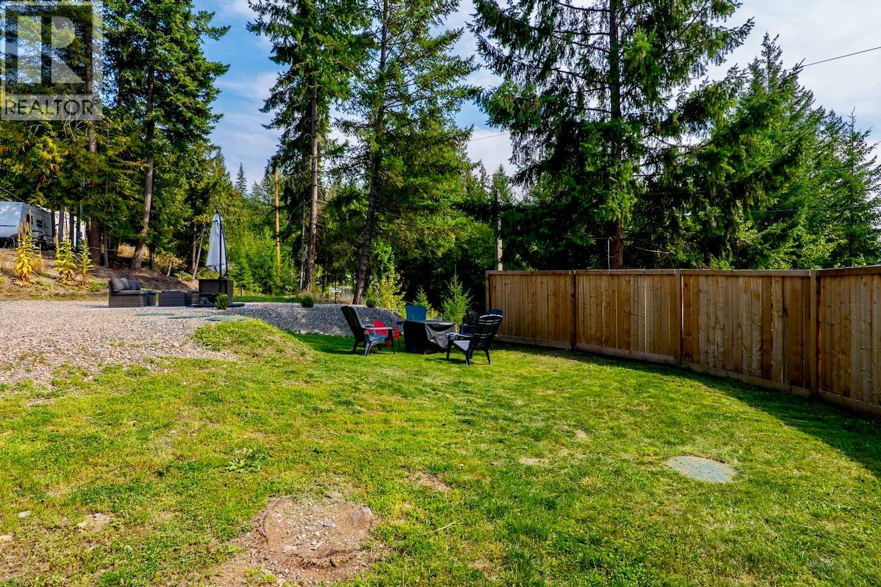 2731 Fairview Road, Anglemont, British Columbia  V0E 1M8 - Photo 29 - 10360837