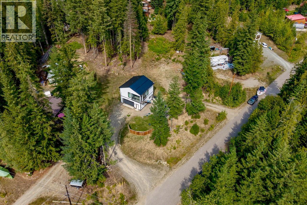 2731 Fairview Road, Anglemont, British Columbia  V0E 1M8 - Photo 32 - 10360837