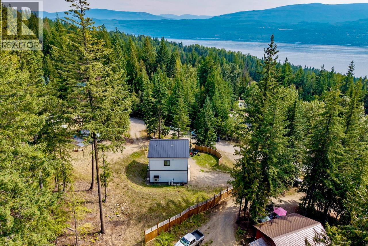 2731 Fairview Road, Anglemont, British Columbia  V0E 1M8 - Photo 39 - 10360837