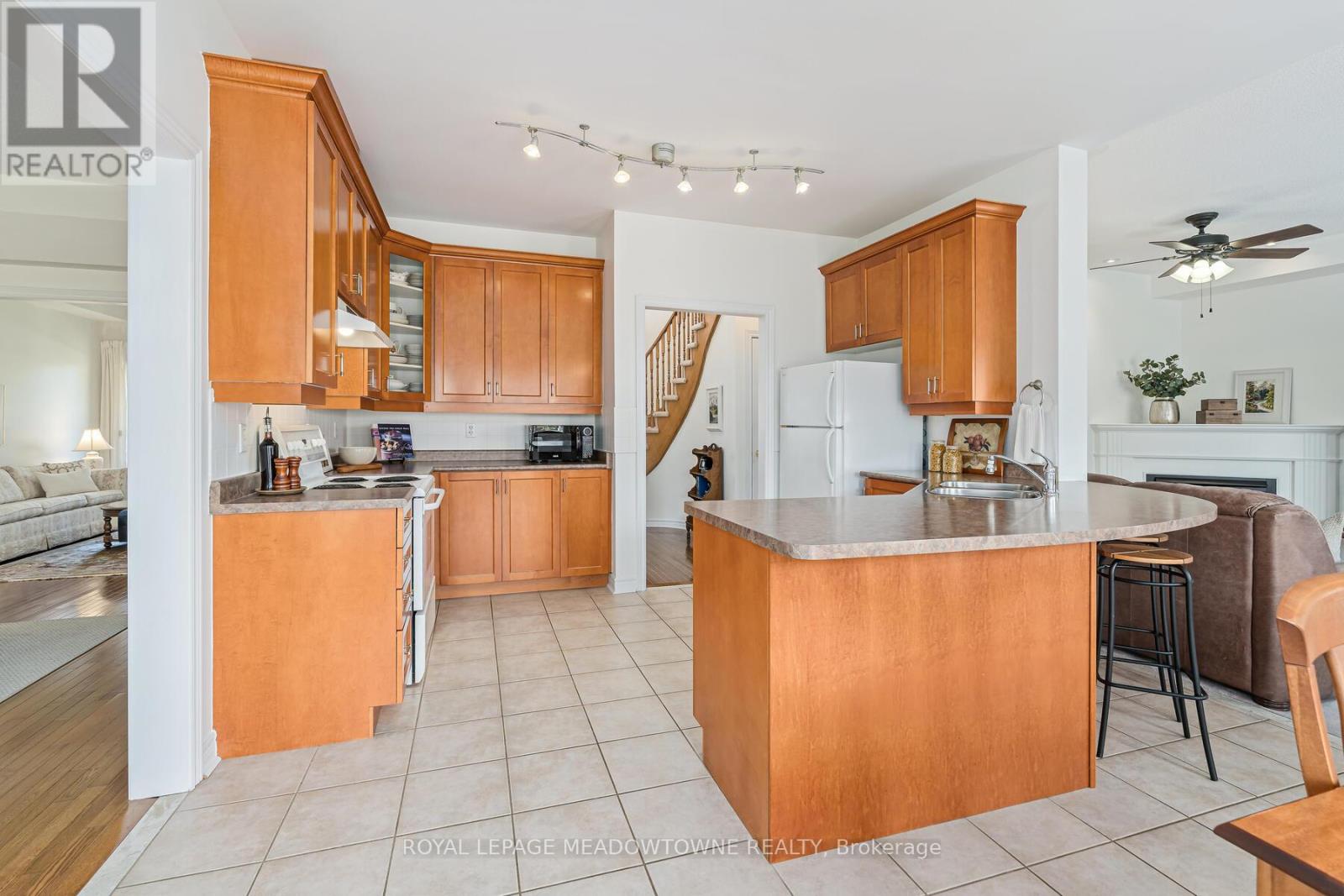 14 Berton Boulevard, Halton Hills, Ontario  L7G 6A5 - Photo 13 - W12440331