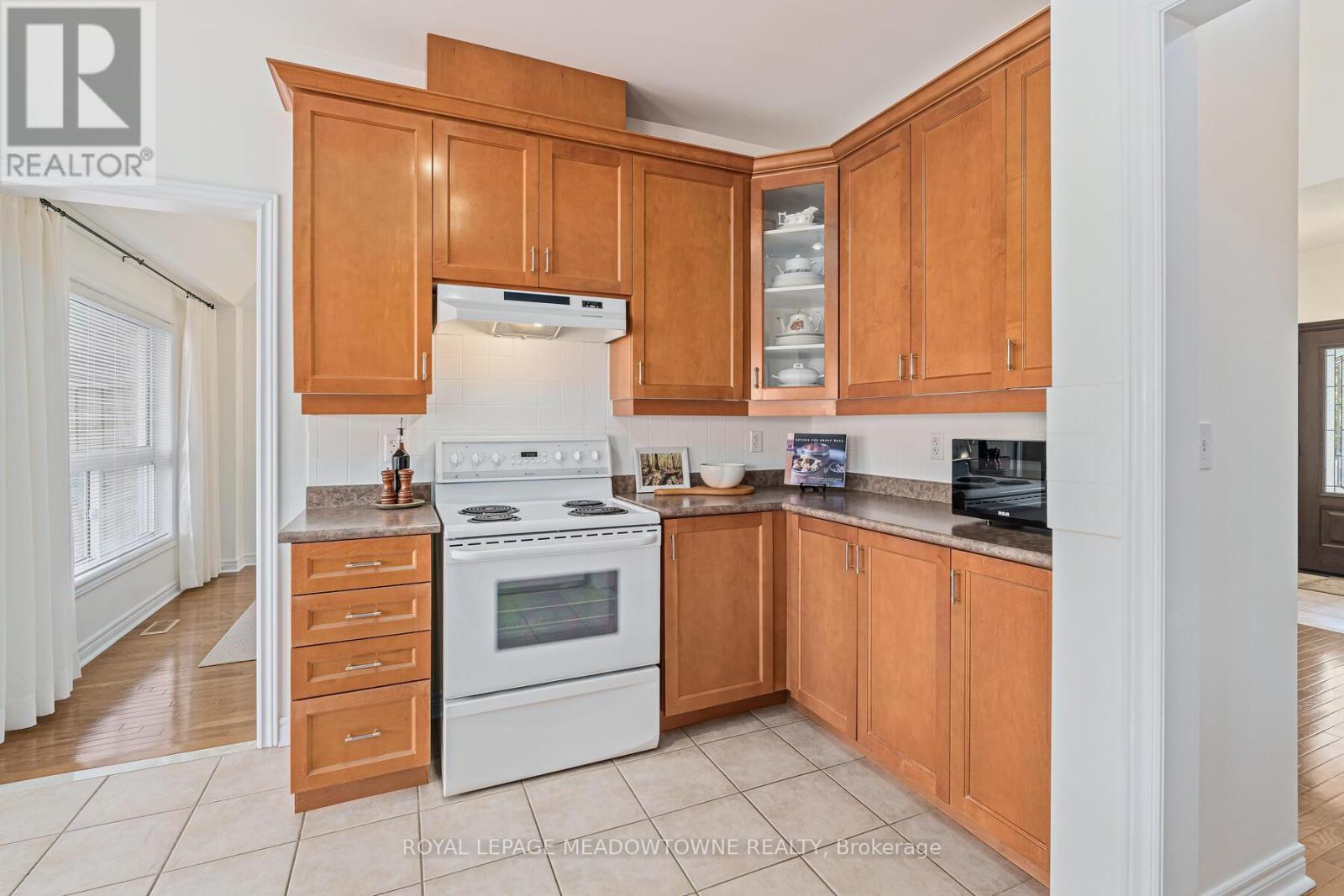 14 Berton Boulevard, Halton Hills, Ontario  L7G 6A5 - Photo 15 - W12440331