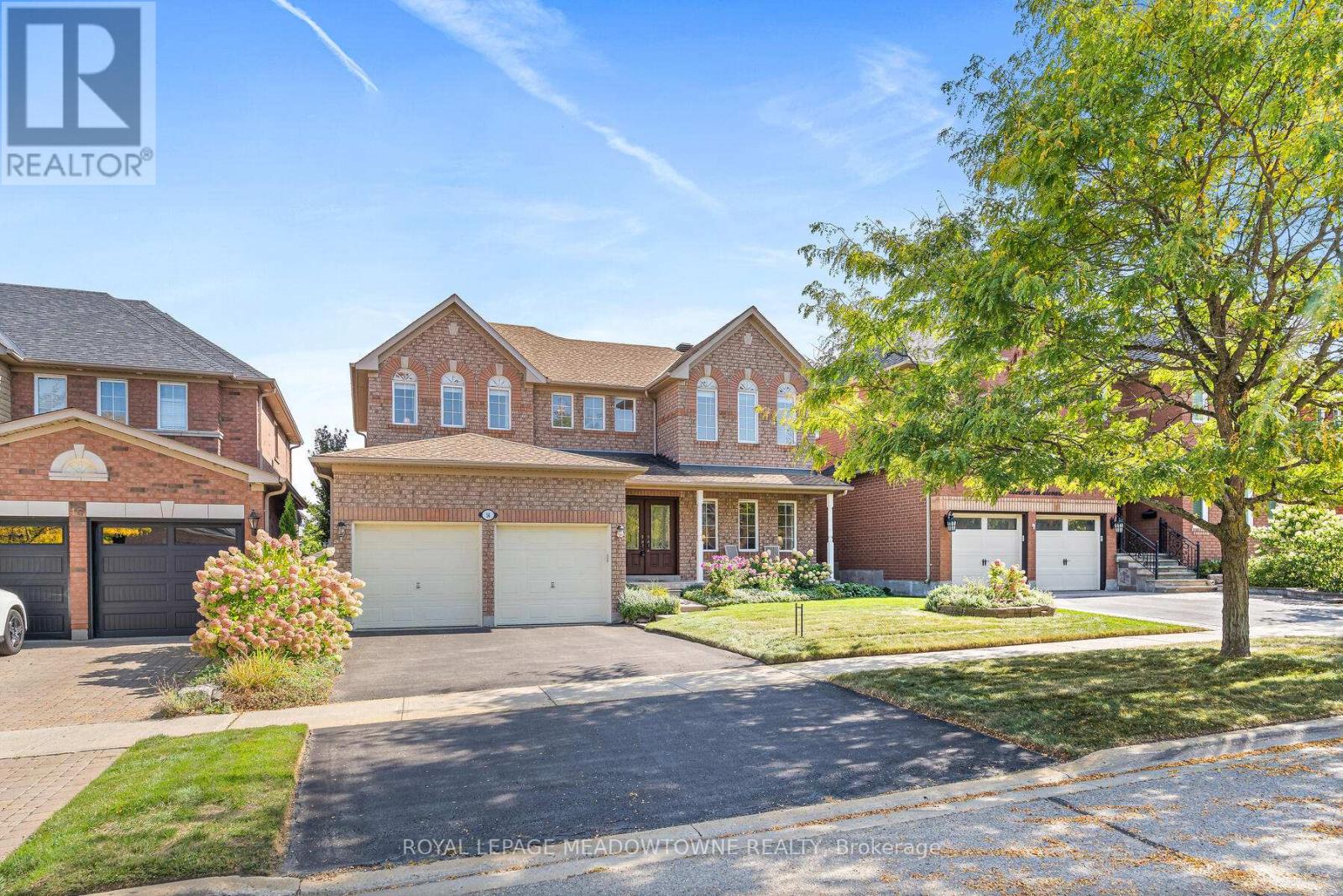 14 Berton Boulevard, Halton Hills, Ontario  L7G 6A5 - Photo 2 - W12440331