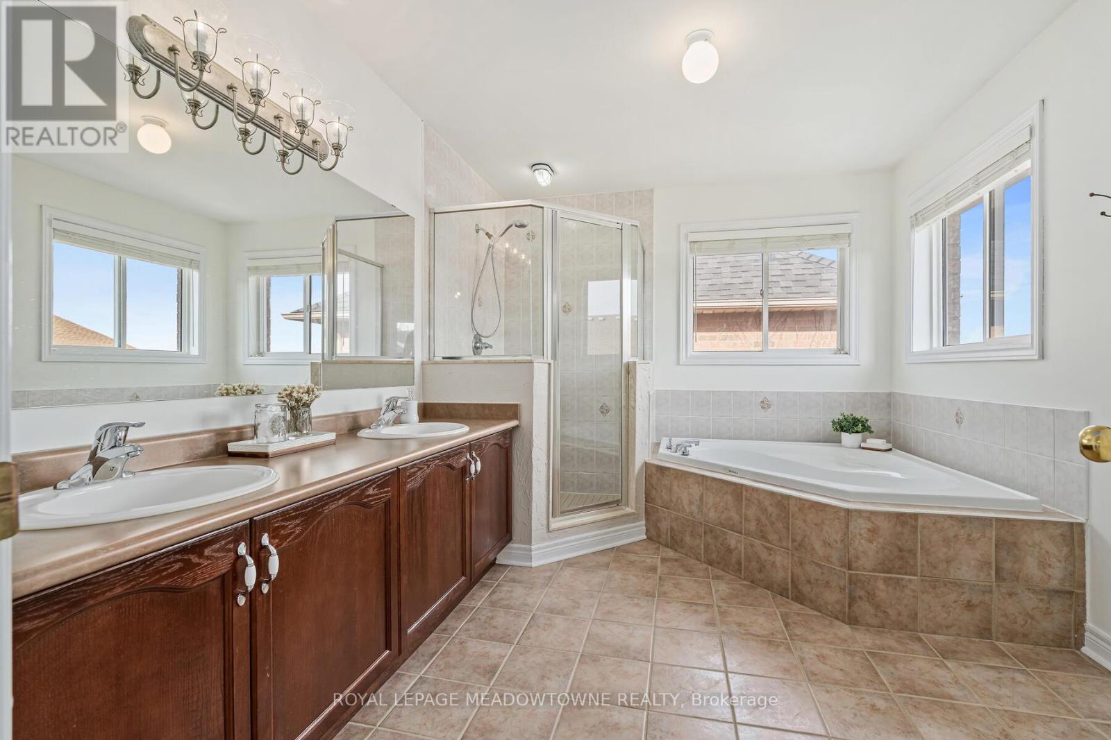 14 Berton Boulevard, Halton Hills, Ontario  L7G 6A5 - Photo 28 - W12440331