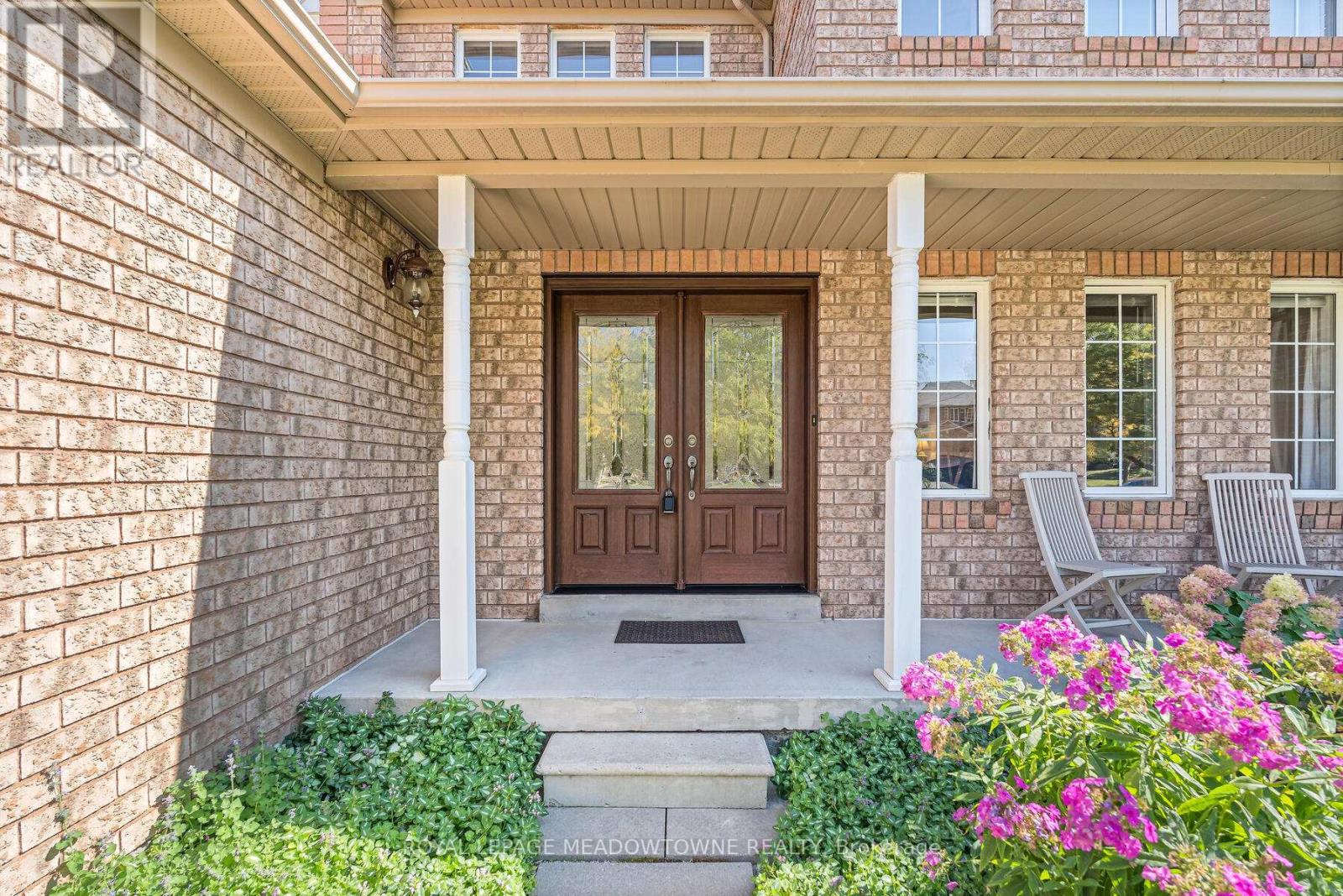 14 Berton Boulevard, Halton Hills, Ontario  L7G 6A5 - Photo 4 - W12440331