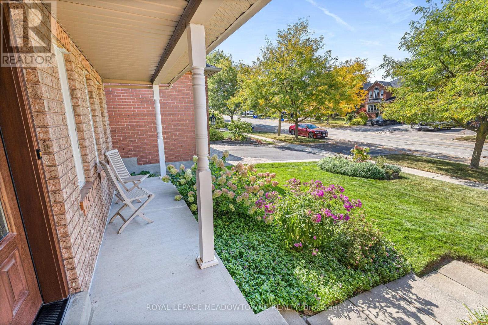 14 Berton Boulevard, Halton Hills, Ontario  L7G 6A5 - Photo 5 - W12440331