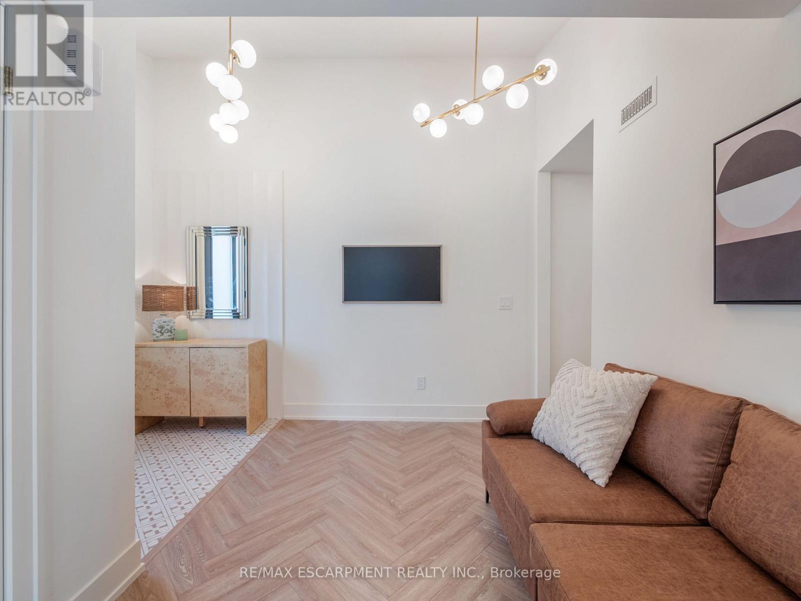 2 - 46 O'HARA AVENUE, Toronto, Ontario