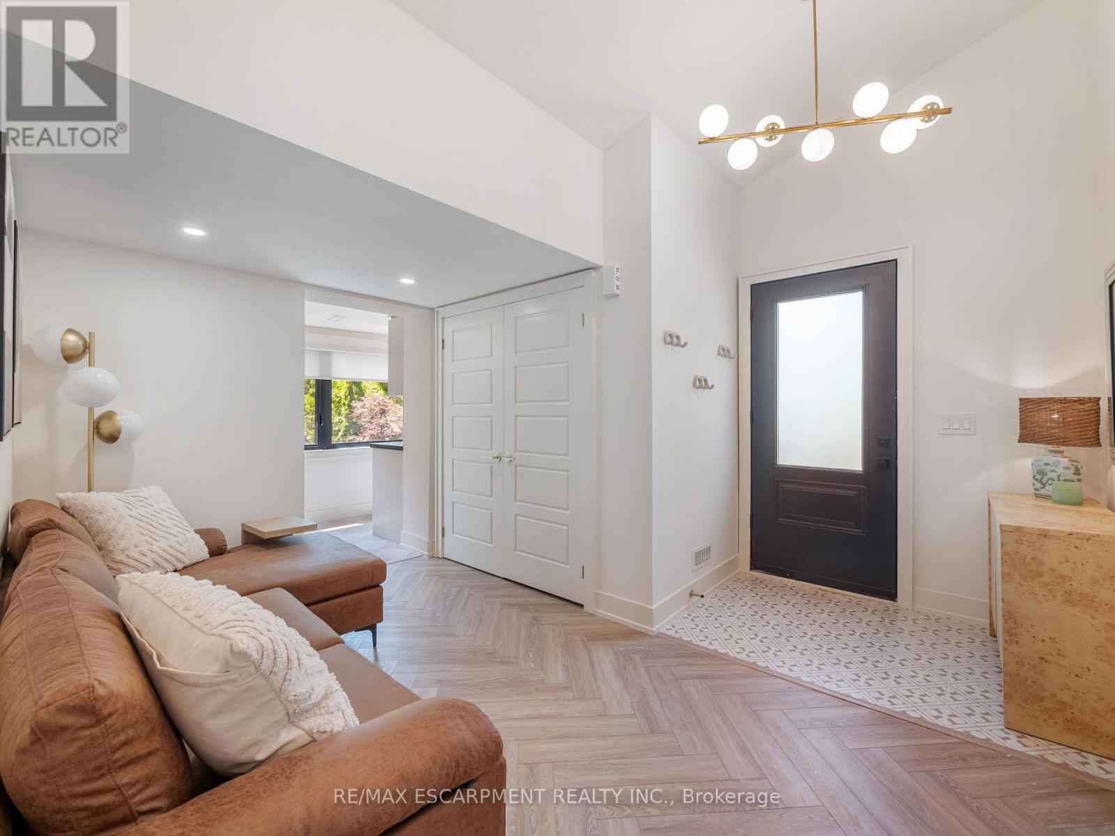 2 - 46 O'hara Avenue, Toronto, Ontario  M6K 2P8 - Photo 2 - W12440336