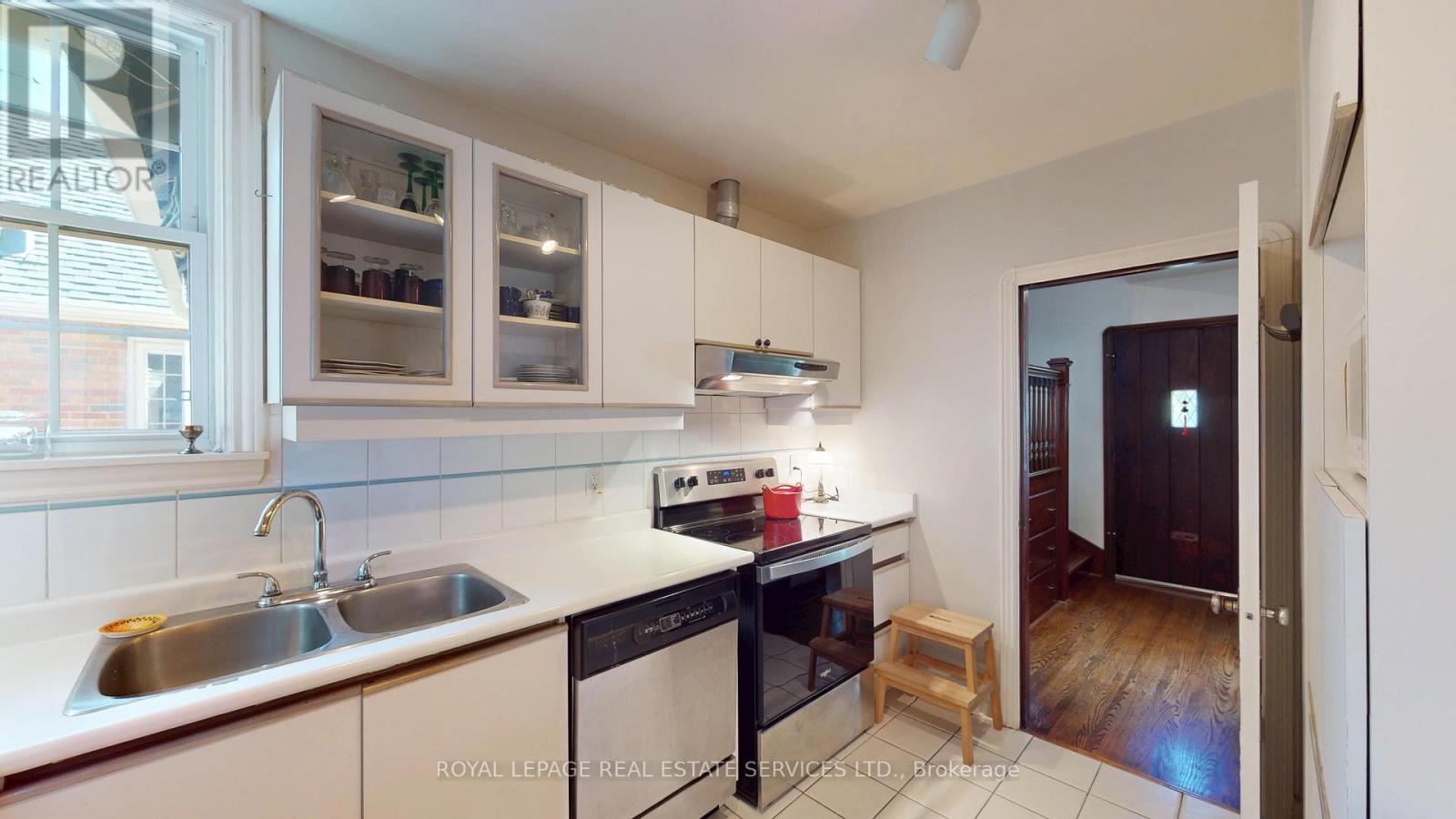 57 Elsfield Road, Toronto, Ontario  M8Y 3R6 - Photo 14 - W12440341
