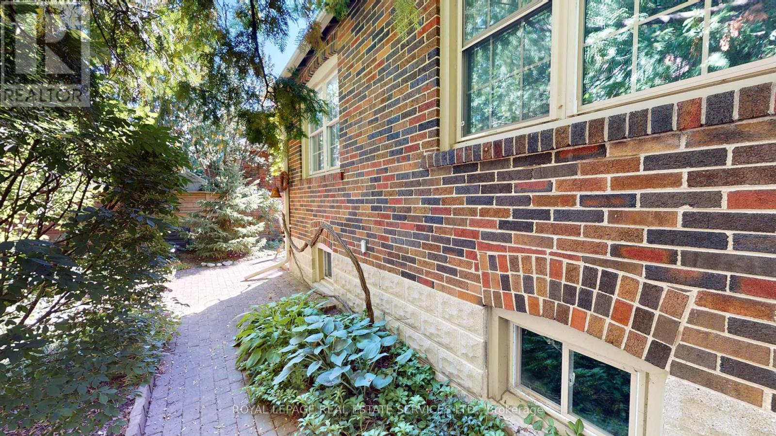 57 Elsfield Road, Toronto, Ontario  M8Y 3R6 - Photo 17 - W12440341