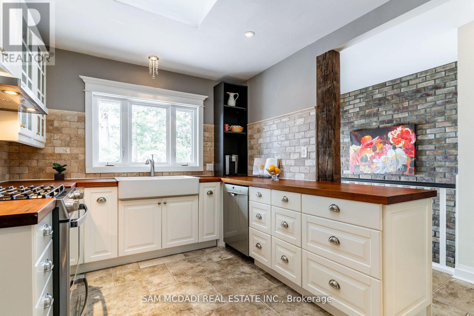 327 Shoreview Road, Burlington, Ontario  L7T 2N3 - Photo 17 - W12440347