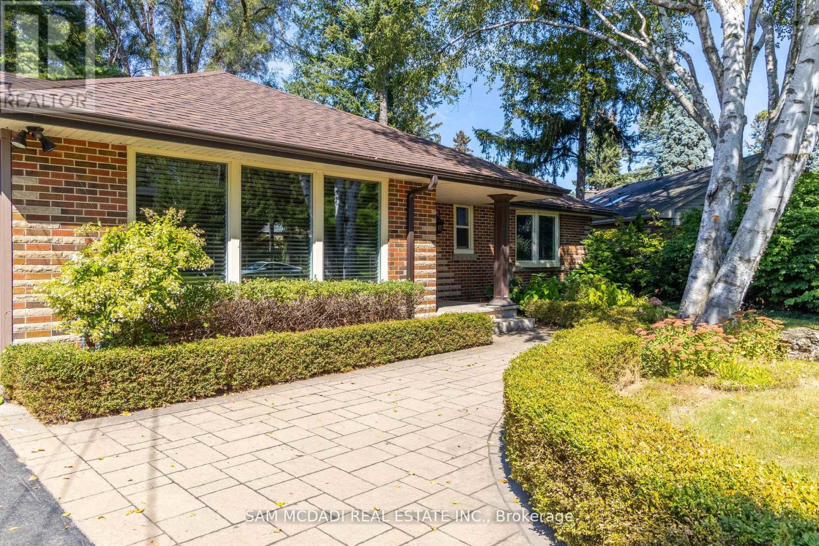 327 Shoreview Road, Burlington, Ontario  L7T 2N3 - Photo 2 - W12440347