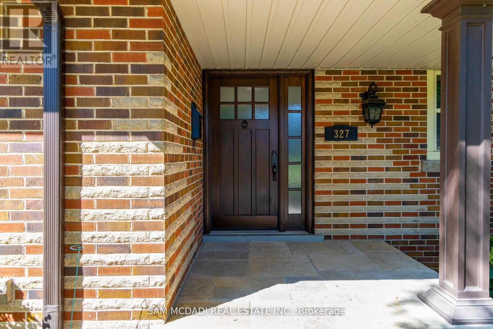 327 Shoreview Road, Burlington, Ontario  L7T 2N3 - Photo 3 - W12440347
